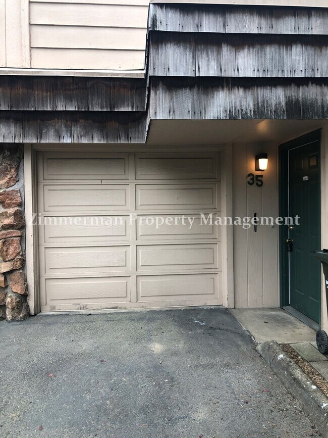 Building Photo - Wonderful condo located in the Driftwood V...