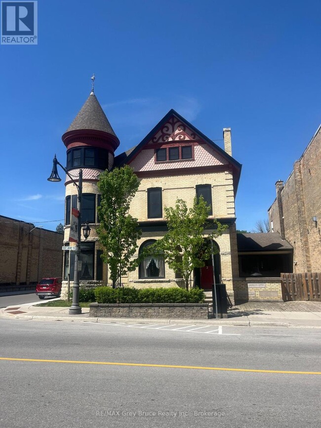 Photo - 106 1st Ave S