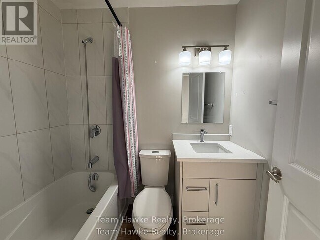 Photo - 521 Bay St Unité 5B