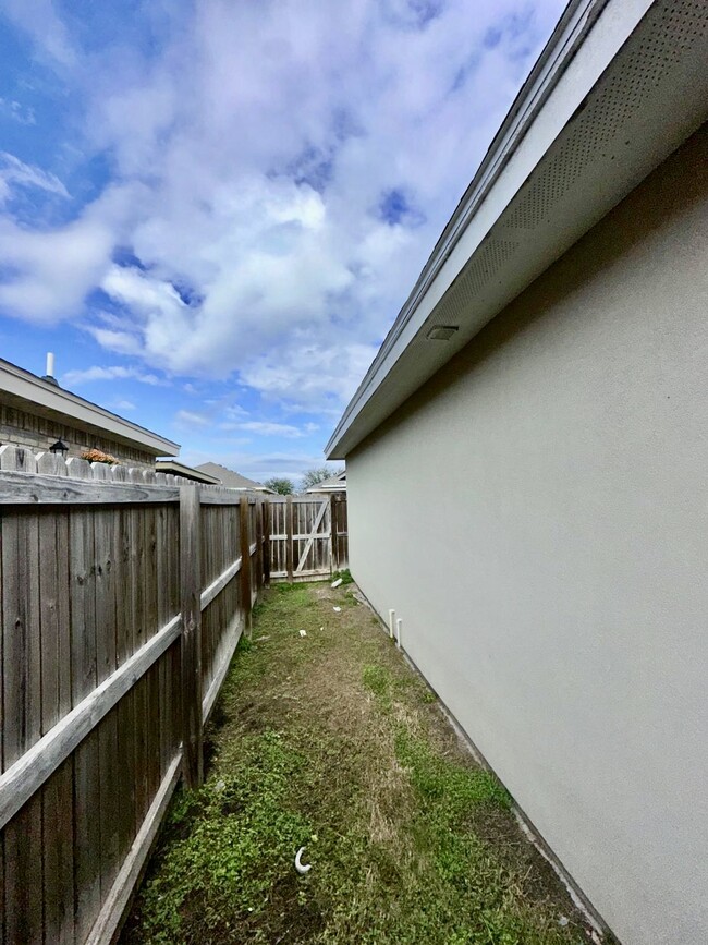 Photo - 401 Downing Ave Unit 4