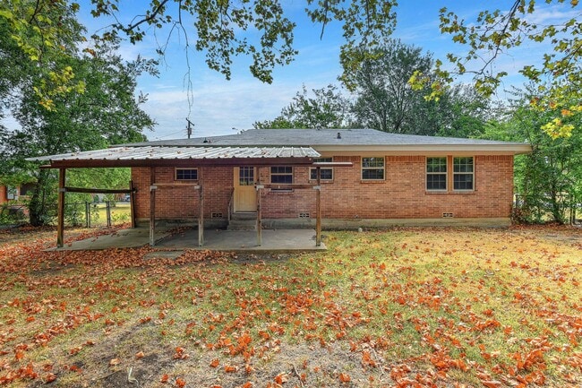 Photo - 820 Maple St