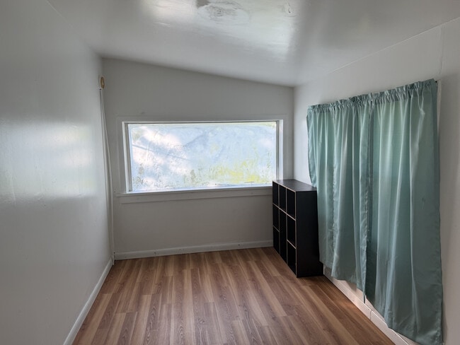 Photo - 301 Coddington Rd