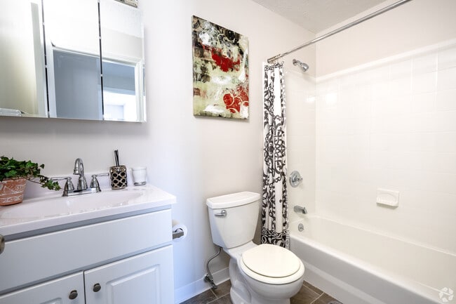 1 BD, 1 BA - (700sqft) - Bathroom