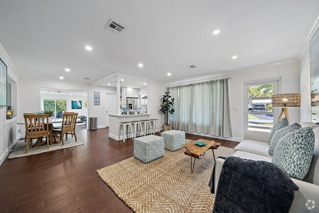 Building Photo - 722 SW 25th Pl Rental