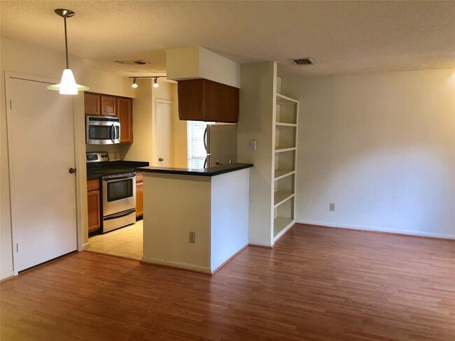 Building Photo - 2120 El Paseo St Unit 2106 Rental