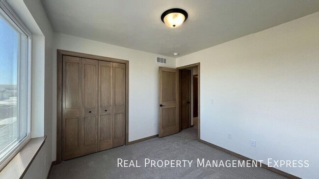 Photo - 3 Bed 2.5 Bath Townhome in West Sioux Falls