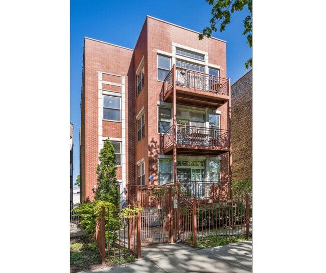 Building Photo - 6507 N Bosworth Ave