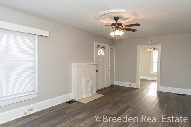 Photo - 400 Collett St