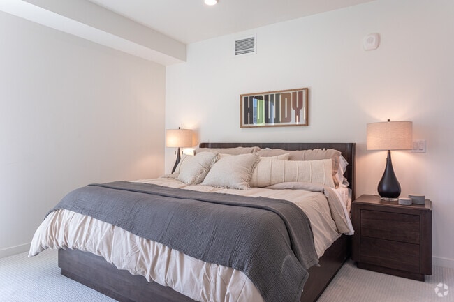 2 habitaciones, 2 baños - 1,640 pies cuadrados - Dormitorio principal