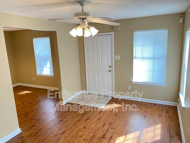 Photo - 7162 Charlton Way