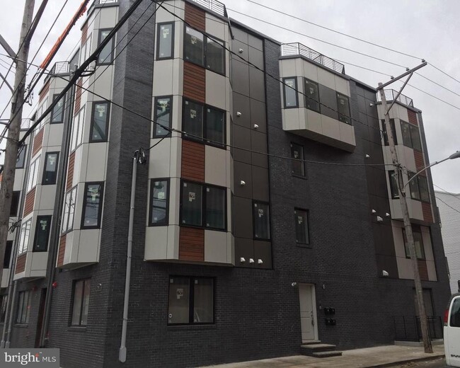 Building Photo - 914 N 16th St Unit B Rental