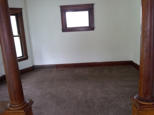 4305 E 71st St Unidad upstairs