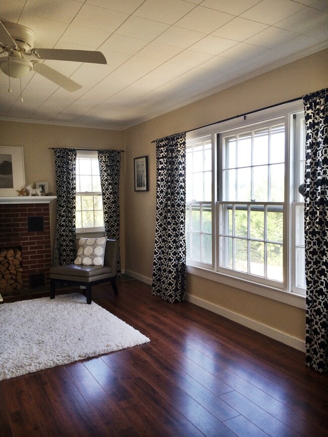 Photo - 124 S Beverly Dr