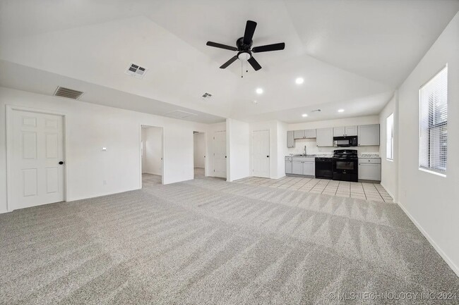 Photo - 2807 E 3rd St Unit B