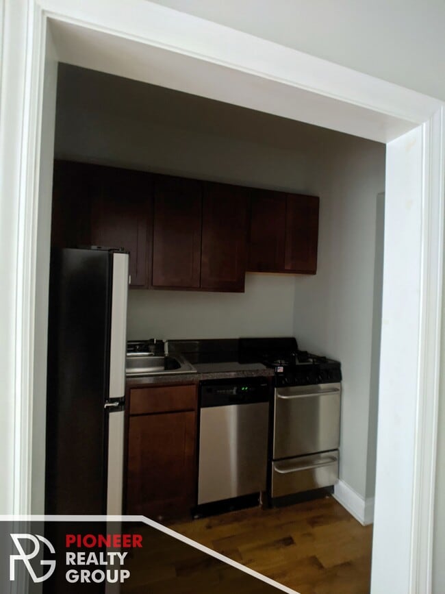 Photo - 1160 N Dearborn St