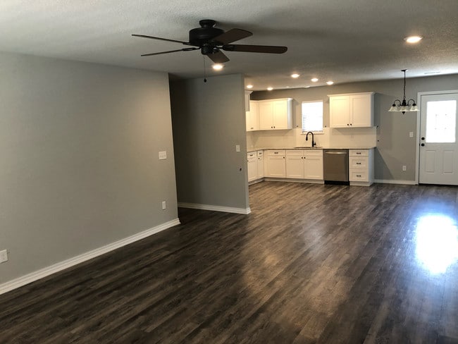 22 Lockhart Ln