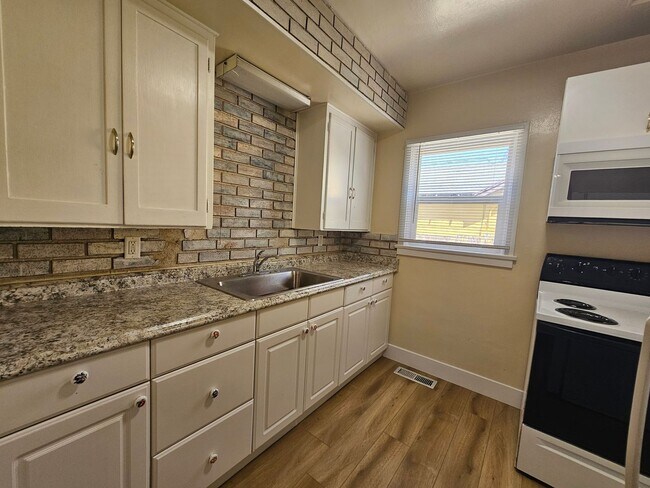 Charming Midtown House - Charming Midtown House