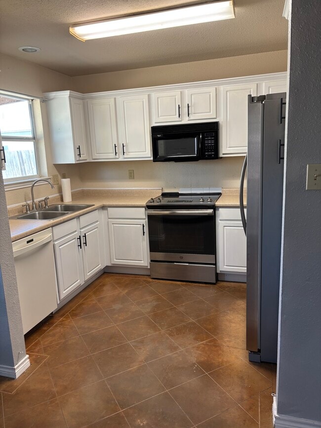 Photo - 1115 Oakridge Dr