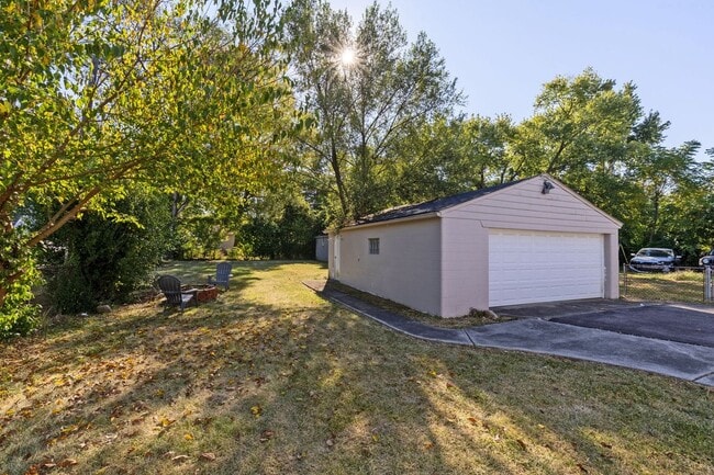 3134 Medina Ave