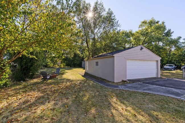 Photo - 3134 Medina Ave