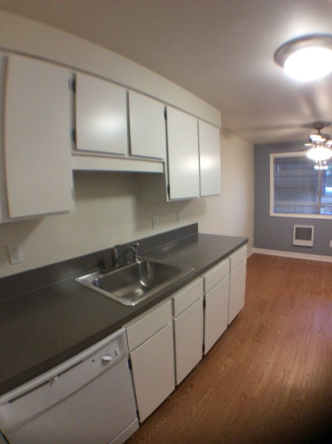 Photo - Village Monroe Apartments