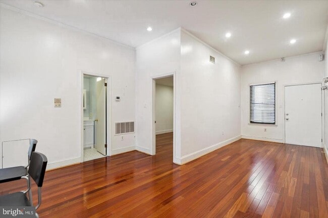 Photo - 1914 Fairmount Ave Unit 5