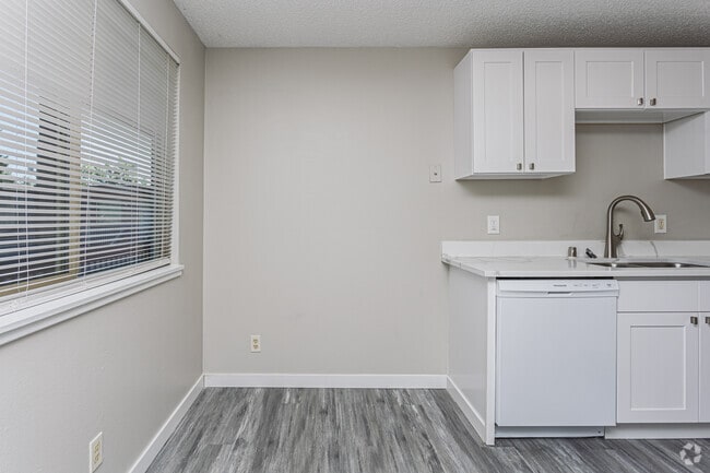 1BR, 1BA - 650SF - Dining Room