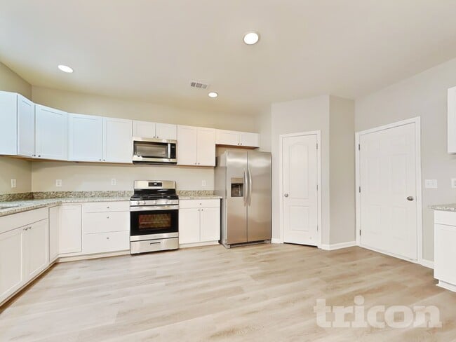 Photo - 821 Monroe Ct