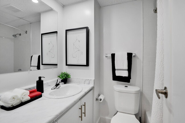 Photo - Aspen Towers