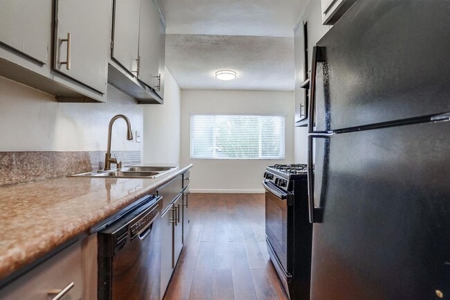 Photo - 537 E Hyde Park Blvd Unit 103