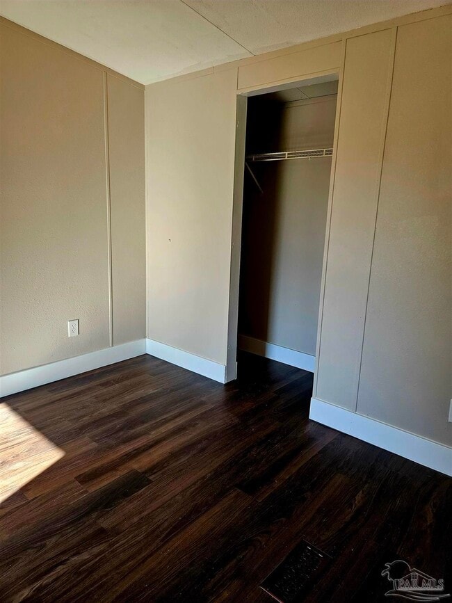 Photo - 4240 Ewell St