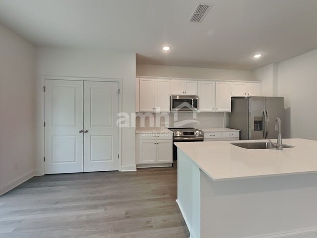 1103 Livengood Wy