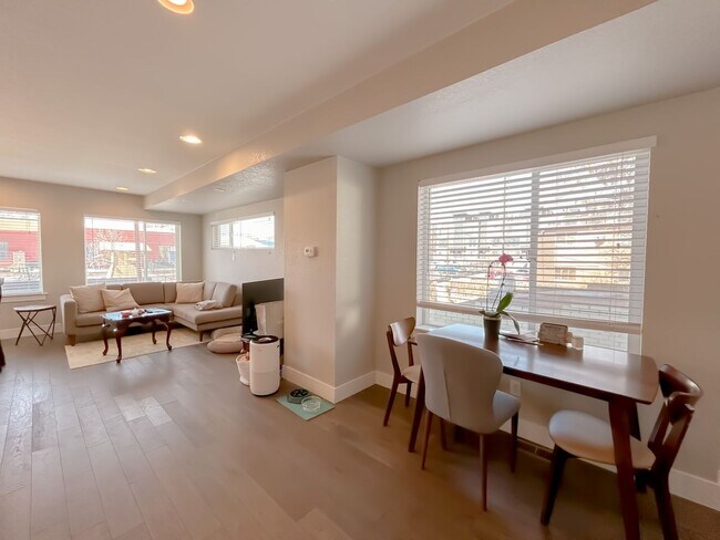 Photo - 2233 Eliot St Unidad 2