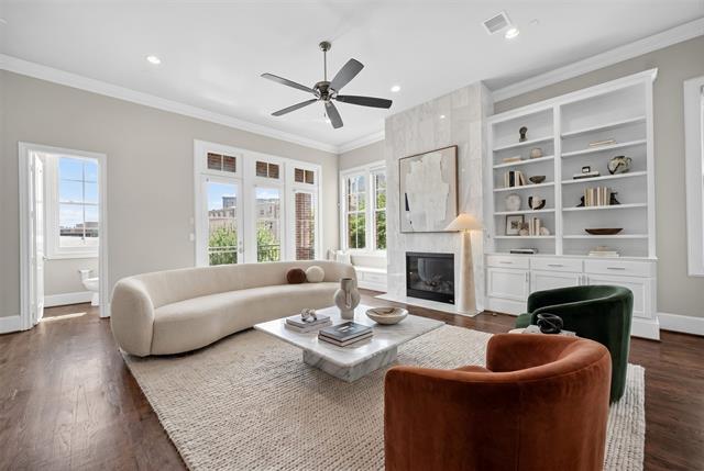 Photo - 520 S Pearl Expy