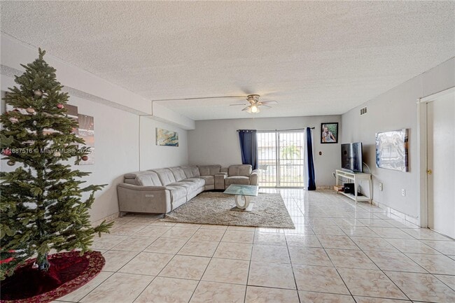 Photo - 301 NW 177th St Unidad 214