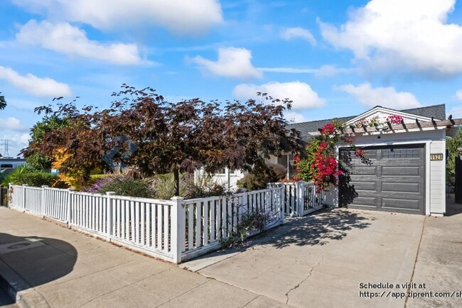 Photo - 1929 Shoreview Ave