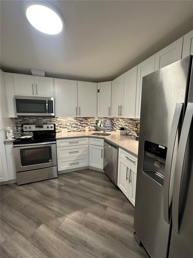 Photo - 2750 NE 183rd St Unidad PH07