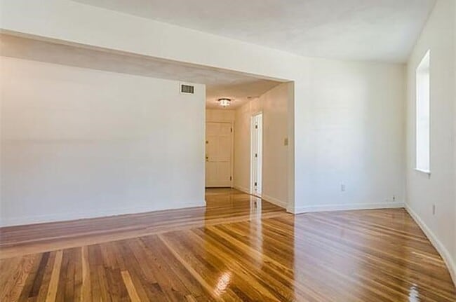 Photo - 153 Chiswick Rd Unit 2