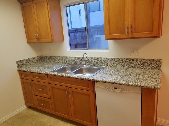 Photo - 2612 Mathews Ave Unit 3