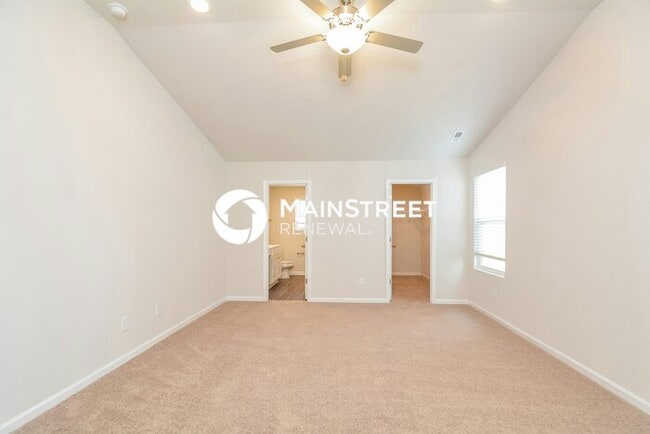 Photo - 3 Bedroom Pet-Friendly Home in Zebulon, NC with Main Street Renewal