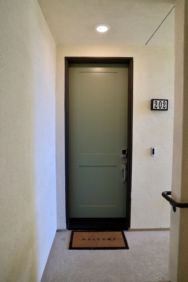 Photo - 2 bed 2bath w/attached garage, Pet-friendl... Unit #202