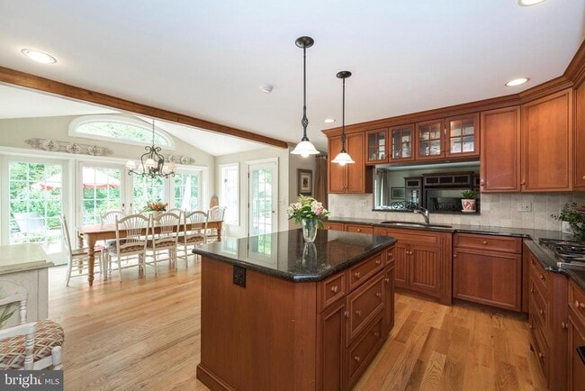 Photo - 2028 Appleton Rd