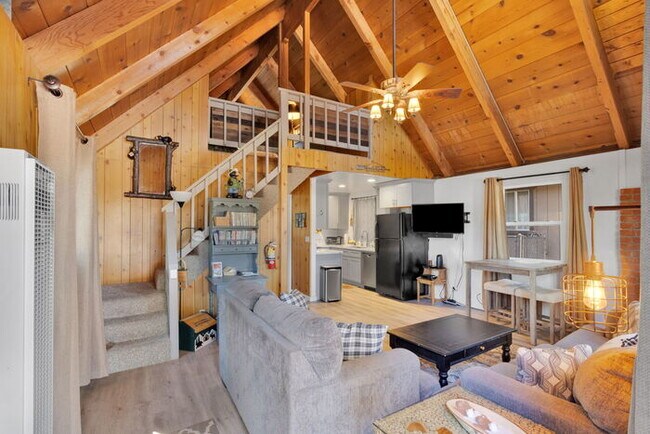 Remodeled 2 Bed / 1 Bath Near Bear Mountain & Golf Course