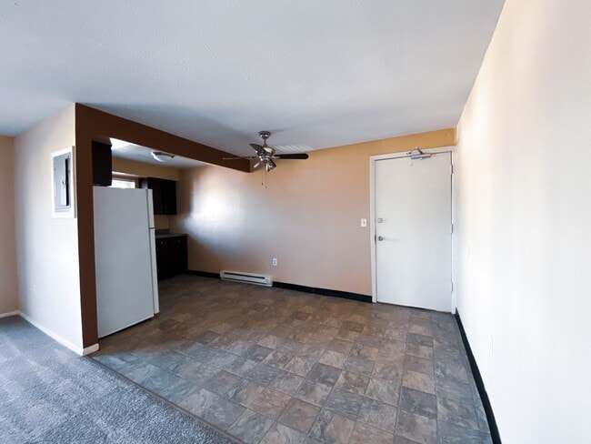 1 Bedroom Dining Area - Springcrest Apartments