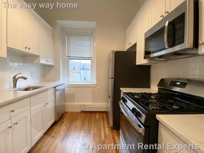 Building Photo - 194 Central St Unit #3