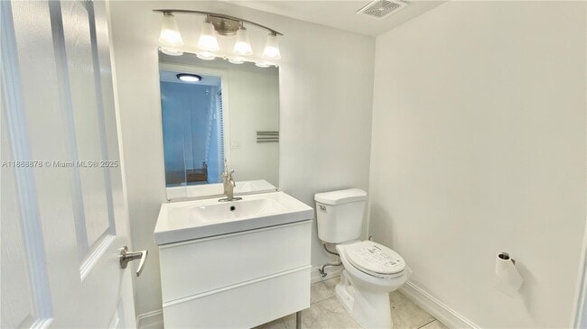 Photo - 501 Racquet Club Rd