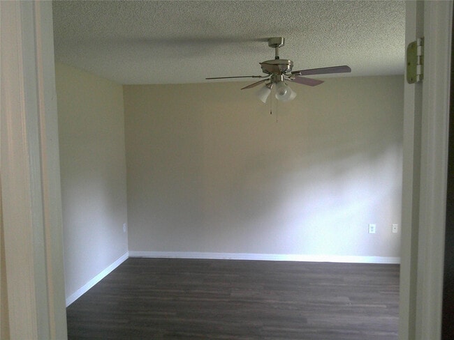 Photo - 865 Helm Ave