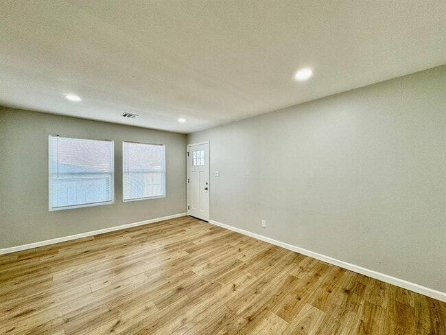 Photo - 705 N Key Blvd