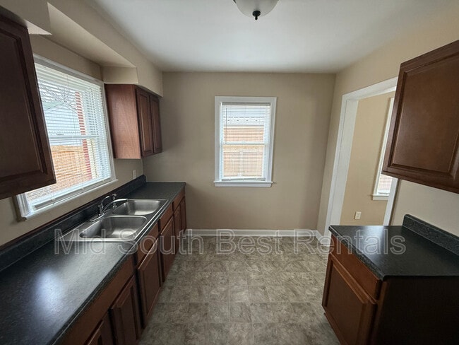 Photo - 1445 Catherine St