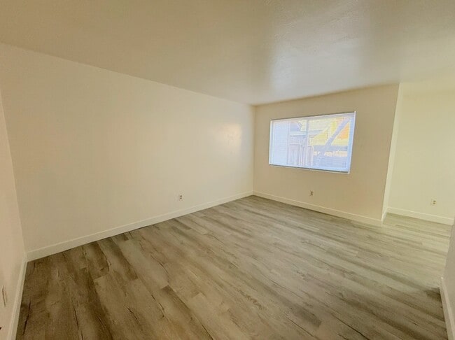 3310 R St Unidad B